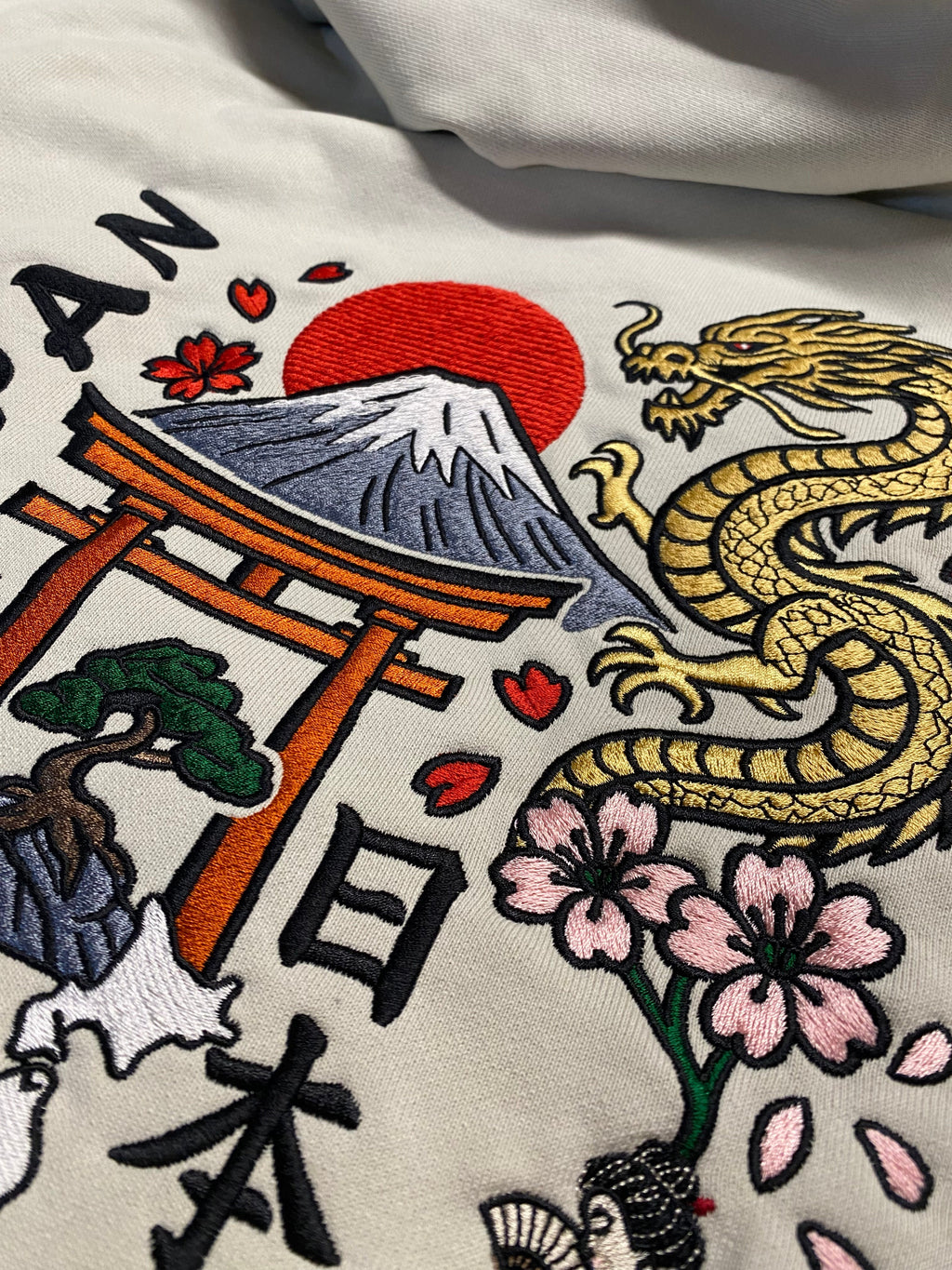 BeeStitch Hoodie JAPAN Style - Cement mit Bestickungen