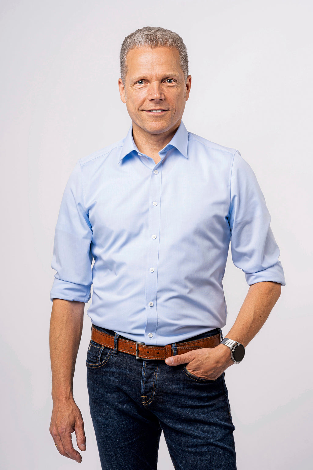 Herren Premium Hemd bestickt - BODY FIT EXTRA LANG - mit individueller Bestickung (Firma, Logo)
