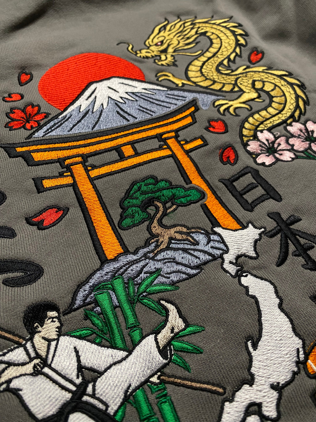 BeeStitch Hoodie JAPAN Style - Powder Grey mit Bestickungen